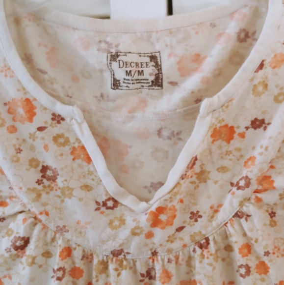 Floral 3/4 Sleeve Top - Picture 3 of 9